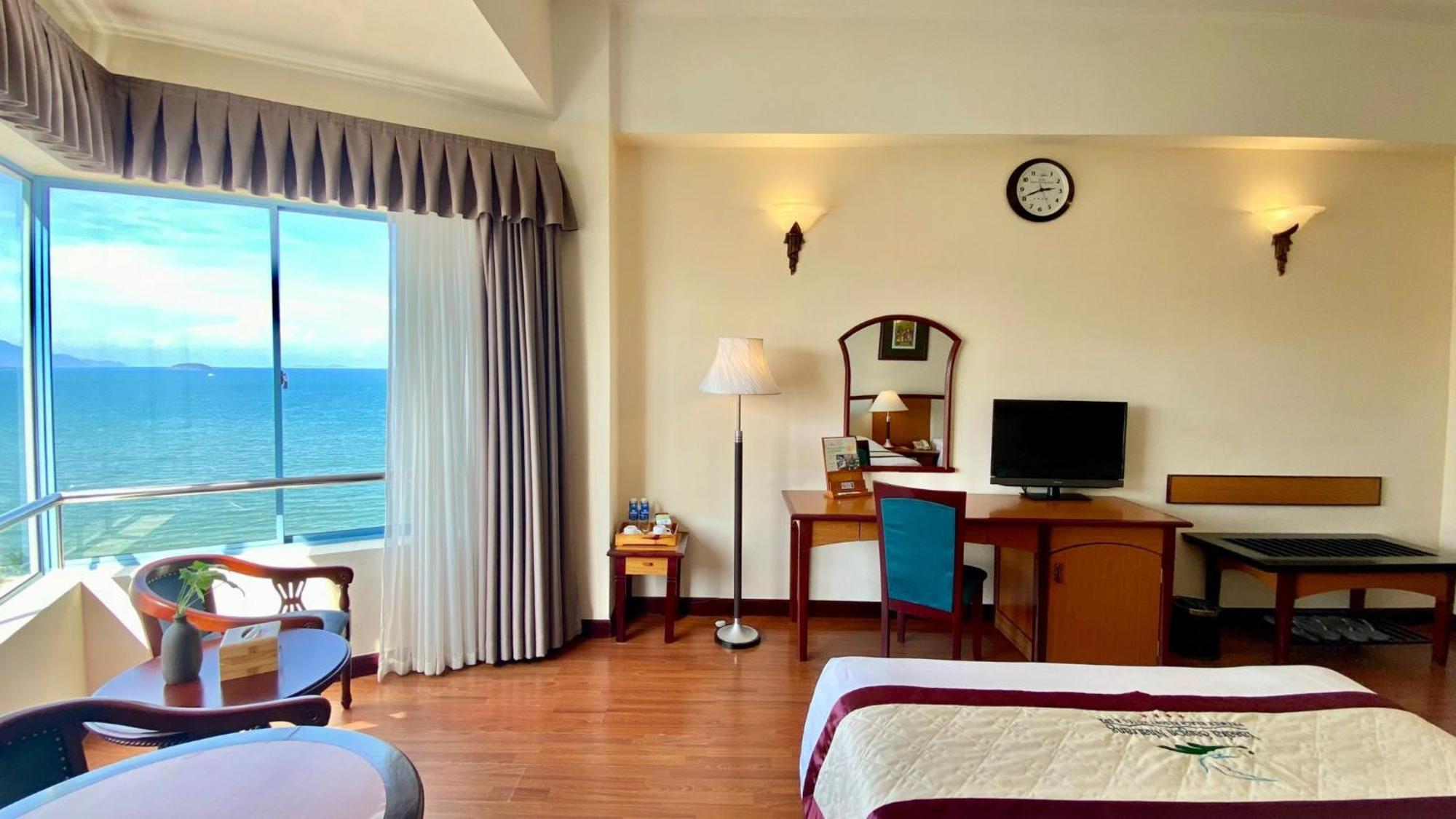 Yasaka Saigon Nha Trang Hotel & Spa Exterior foto
